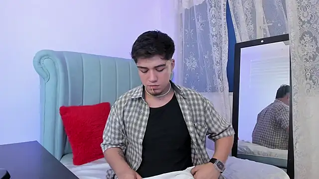 Snapshot of juanmechanic_ chatting on 11-21-25, 04:55 juanmechanic online show from 11-21-25, 04:55