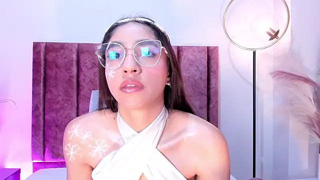 Snapshot of IvyJhons chatting on 12-15-25, 12:09 IvyJhons online show from 12-15-25, 12:09