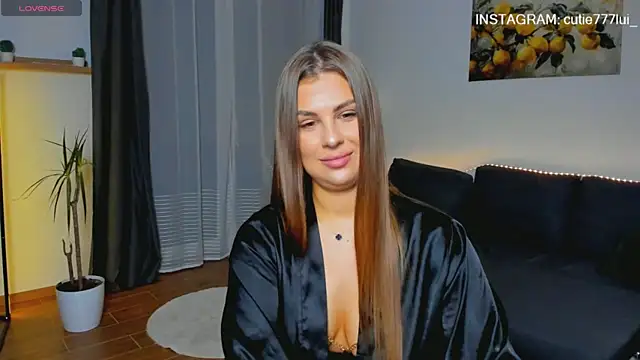 Cutie Lui online show from 11-10-25, 10:36