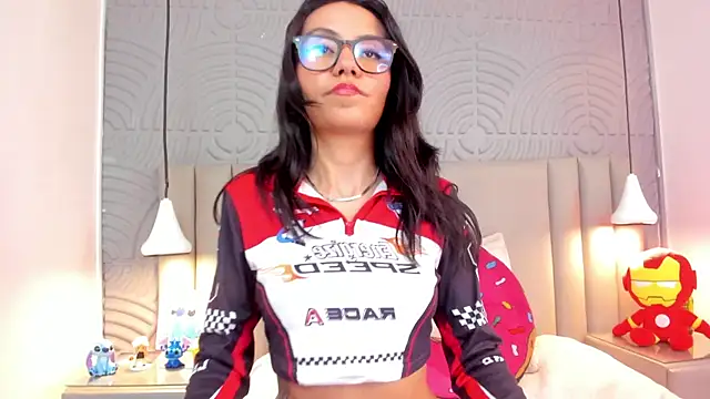 eviegothel  online show from 01-07-26, 08:44