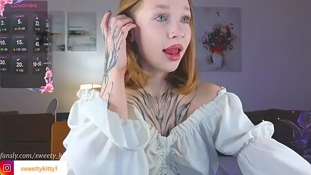 Snapshot of sweettykitty chatting on 10-25-25, 11:40 sweettykitty online show from 10-25-25, 11:40