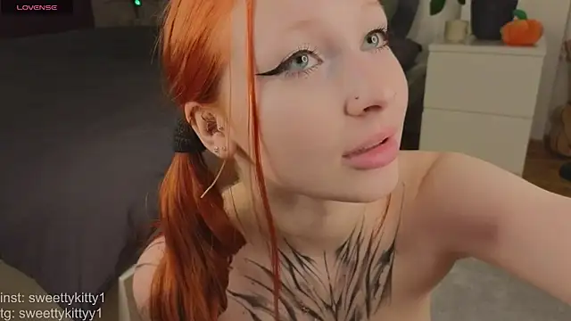 sweettykitty online show from 05-11-26, 04:04