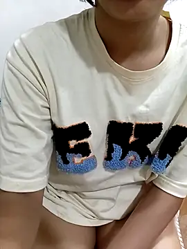 blueeyegirl22 online show from 12-04-25, 07:22