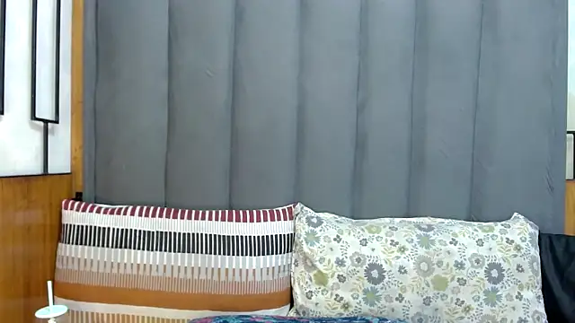 Snapshot of MrsMxx25 chatting on 05-19-26, 06:14 MrsMxx25 online show from 05-19-26, 06:14