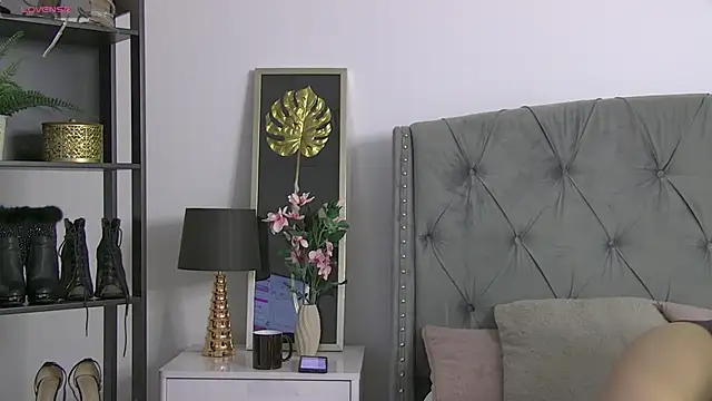 LolaButtie online show from 01-18-26, 07:23