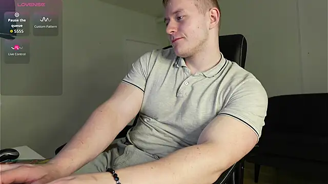 Snapshot of Richard_Dullas chatting on 06-17-26, 06:53 Richard Dullas online show from 06-17-26, 06:53