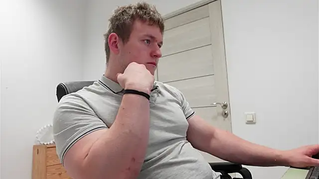 Snapshot of Richard_Dullas chatting on 07-29-26, 07:23 Richard Dullas online show from 07-29-26, 07:23