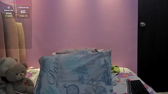 Snapshot of AndreaSweet2 chatting on 12-21-25, 08:27 AndreaSweet2 online show from 12-21-25, 08:27