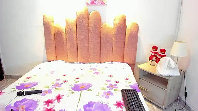 Snapshot of AndreaSweet2 chatting on 01-15-26, 06:22 AndreaSweet2 online show from 01-15-26, 06:22