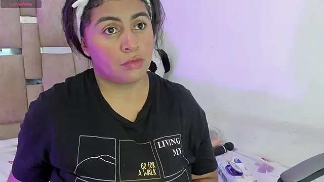 Snapshot of AndreaSweet2 chatting on 02-18-26, 02:46 AndreaSweet2 online show from 02-18-26, 02:46