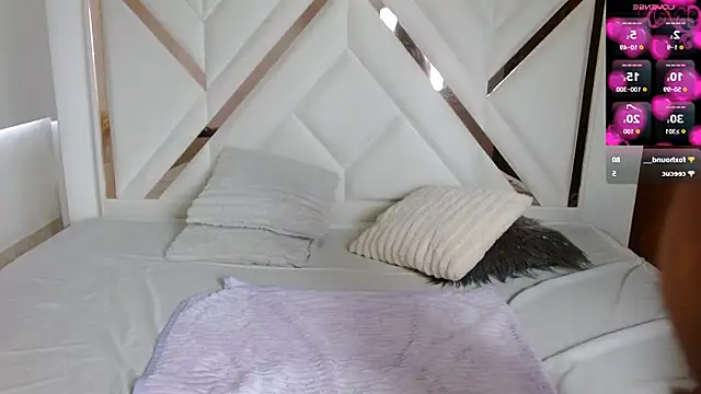 SophiaaLee online show from 10-04-25, 08:40