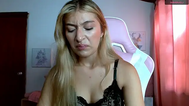 SophiaaLee online show from 10-12-25, 04:06