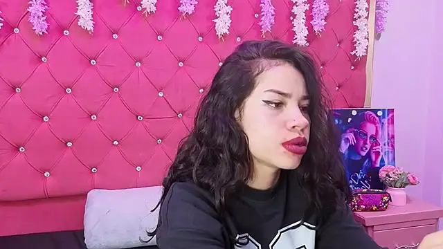 Nanis James online show from 11-11-25, 02:44