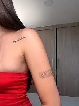 Snapshot of Mavii_ chatting on 10-19-25, 04:40 Mavii online show from 10-19-25, 04:40