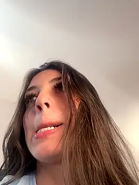 Snapshot of Mavii_ chatting on 11-11-25, 03:23 Mavii online show from 11-11-25, 03:23