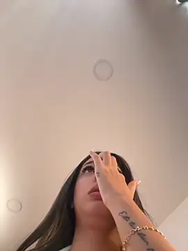 Snapshot of Mavii_ chatting on 11-20-25, 04:51 Mavii online show from 11-20-25, 04:51