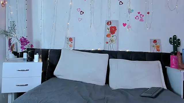 AmaraMoon  online show from 11-05-25, 07:14