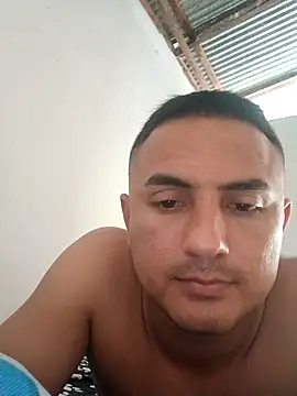 Snapshot of Geral_Yeraldyn09 chatting on 12-18-25, 07:31 Geral Yeraldyn09 online show from 12-18-25, 07:31