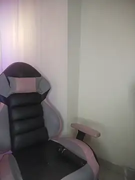 Snapshot of Dom_venena chatting on 11-23-25, 07:02 Dom venena online show from 11-23-25, 07:02