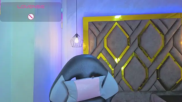 Snapshot of Dom_venena chatting on 12-13-25, 07:53 Dom venena online show from 12-13-25, 07:53