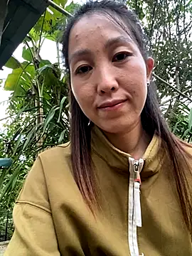 Snapshot of Huong-Ly chatting on 09-18-25, 11:01 Huong-Ly online show from 09-18-25, 11:01