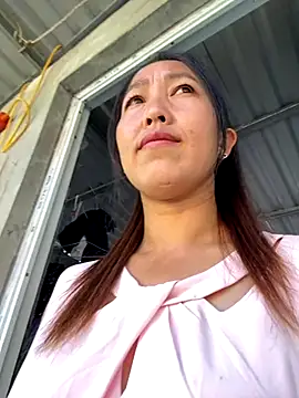 Snapshot of Huong-Ly chatting on 09-19-25, 12:56 Huong-Ly online show from 09-19-25, 12:56