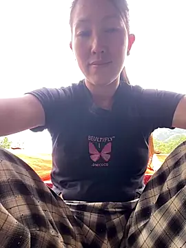 Snapshot of Huong-Ly chatting on 09-24-25, 07:44 Huong-Ly online show from 09-24-25, 07:44