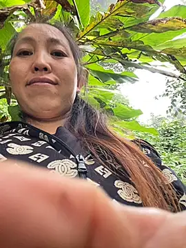 Huong-Ly online show from 10-28-25, 05:33