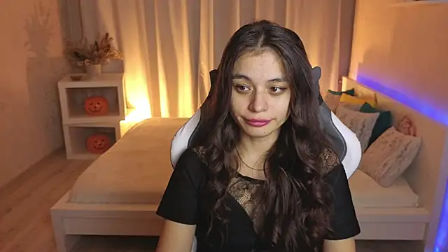 Snapshot of Leila_Hefner chatting on 11-07-25, 04:18 Leila Hefner online show from 11-07-25, 04:18