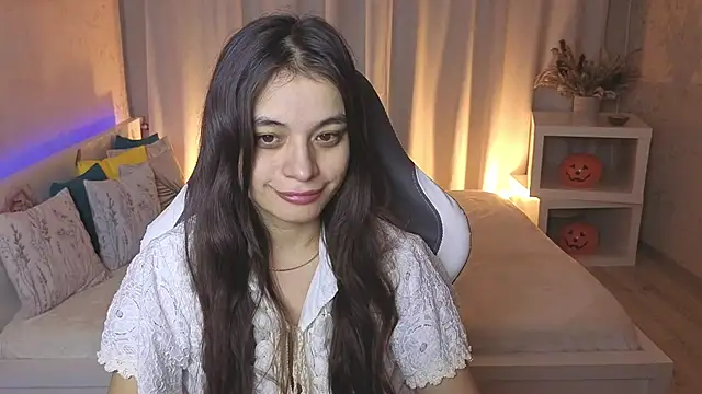 Snapshot of Leila_Hefner chatting on 11-14-25, 02:43 Leila Hefner online show from 11-14-25, 02:43