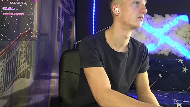 Snapshot of SirReed chatting on 12-01-25, 04:06 SirReed online show from 12-01-25, 04:06