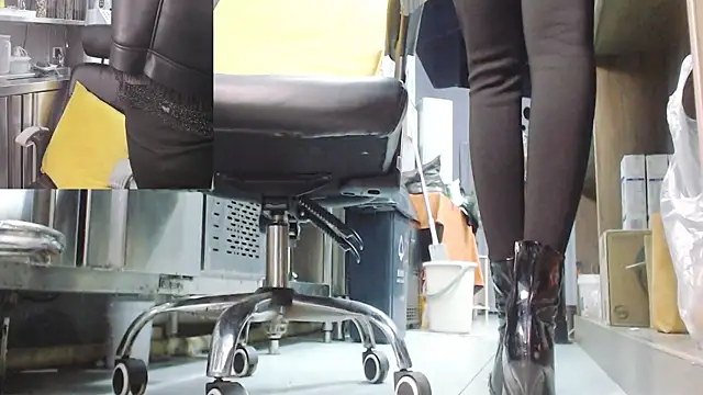 Eileen-L online show from 12-05-25, 03:37