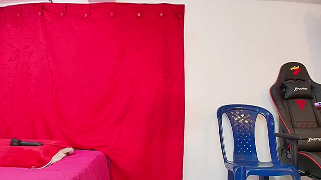 Snapshot of dominant_hipss chatting on 10-15-25, 03:45 dominant hipss online show from 10-15-25, 03:45