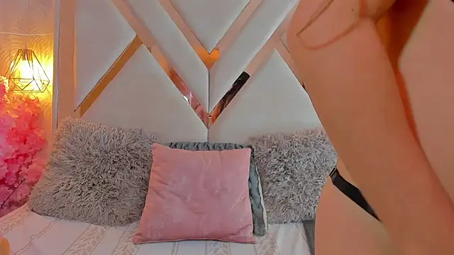 Snapshot of anni_honeyriveras chatting on 04-05-26, 09:01 anni honeyriveras online show from 04-05-26, 09:01