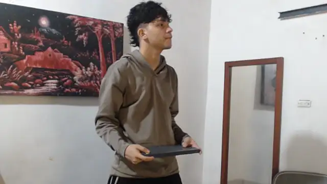 Snapshot of alice_julls chatting on 10-24-25, 04:53 alice julls online show from 10-24-25, 04:53