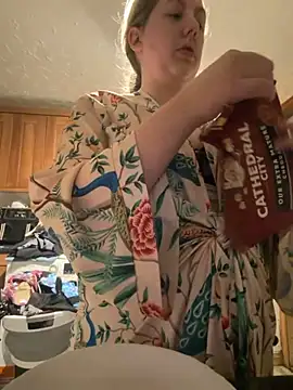 Snapshot of Missmissymee chatting on 10-04-25, 06:28 Missmissymee online show from 10-04-25, 06:28