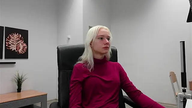 Laura Chaplin online show from 09-20-25, 05:52