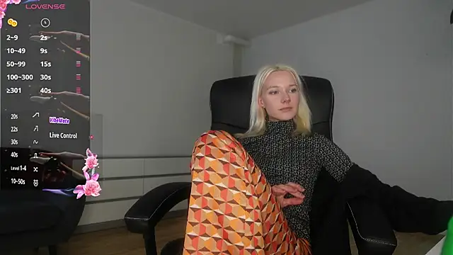 Laura Chaplin online show from 02-25-26, 01:21