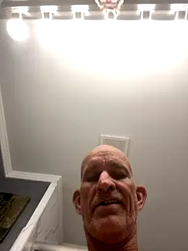 Snapshot of RightSized62 chatting on 09-12-25, 01:00 RightSized62 online show from 09-12-25, 01:00