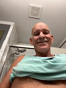 Snapshot of RightSized62 chatting on 10-19-25, 06:19 RightSized62 online show from 10-19-25, 06:19