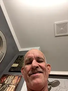 Snapshot of RightSized62 chatting on 11-06-25, 02:18 RightSized62 online show from 11-06-25, 02:18