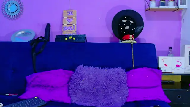 Snapshot of CristalRose chatting on 03-18-26, 11:08 CristalRose online show from 03-18-26, 11:08