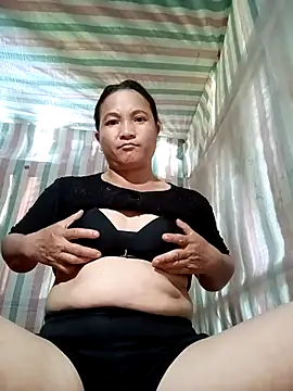 Snapshot of Love-Mama33 chatting on 10-18-25, 02:36 Love-Mama33 online show from 10-18-25, 02:36