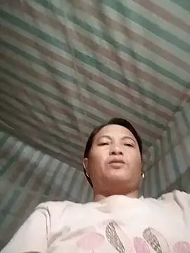 Snapshot of Love-Mama33 chatting on 10-25-25, 01:18 Love-Mama33 online show from 10-25-25, 01:18