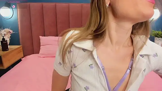 EvelynPoole online show from 04-27-26, 01:47