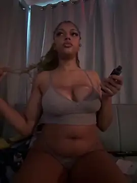 Snapshot of Sexxy_S chatting on 10-21-25, 01:23 Sexxy S online show from 10-21-25, 01:23