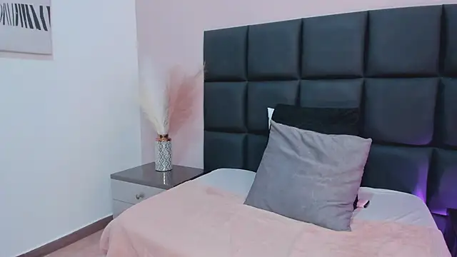 AelinDuvalier online show from 10-16-25, 06:53