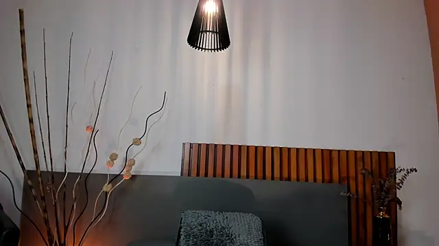 AelinDuvalier online show from 12-19-25, 06:48