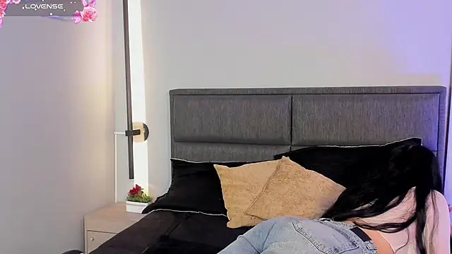 Emma  clark  online show from 10-08-25, 12:25