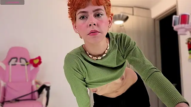 Snapshot of colette_e chatting on 10-08-25, 01:25 colette e online show from 10-08-25, 01:25